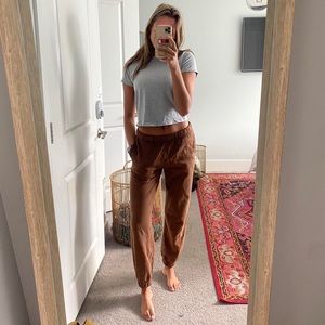 BRANDY MELVILLE ROSA SWEATS🤎